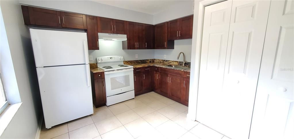 Active With Contract: $1,650 (2 beds, 1 baths, 840 Square Feet)