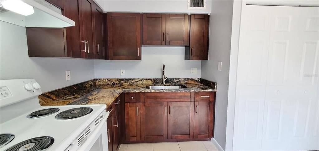 Active With Contract: $1,650 (2 beds, 1 baths, 840 Square Feet)