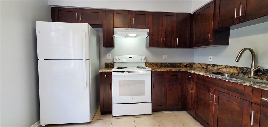 Active With Contract: $1,650 (2 beds, 1 baths, 840 Square Feet)