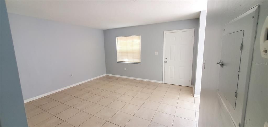 Active With Contract: $1,650 (2 beds, 1 baths, 840 Square Feet)