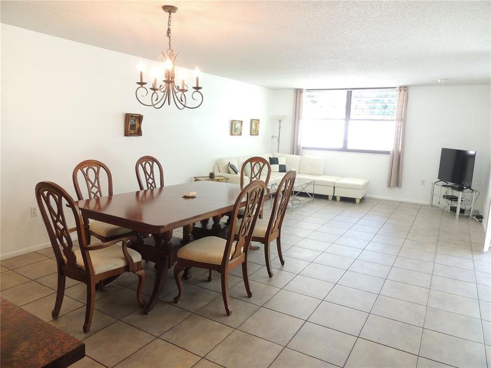 For Sale: $365,000 (3 beds, 2 baths, 1818 Square Feet)