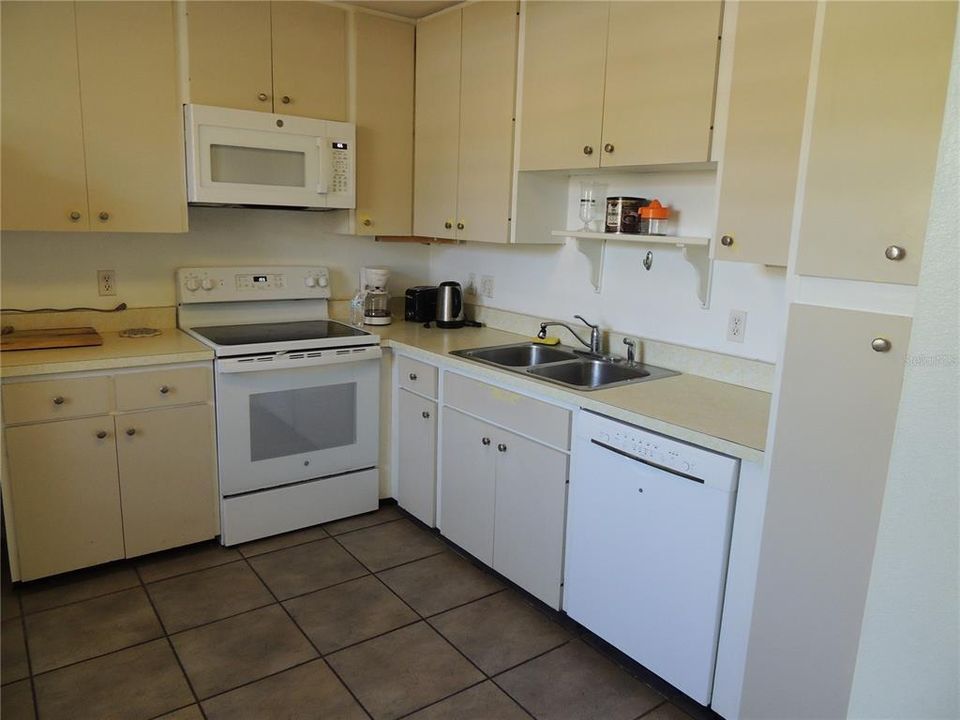 For Sale: $349,000 (3 beds, 2 baths, 1818 Square Feet)