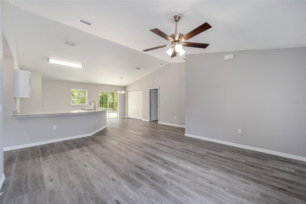 Recently Sold: $243,000 (3 beds, 2 baths, 1394 Square Feet)