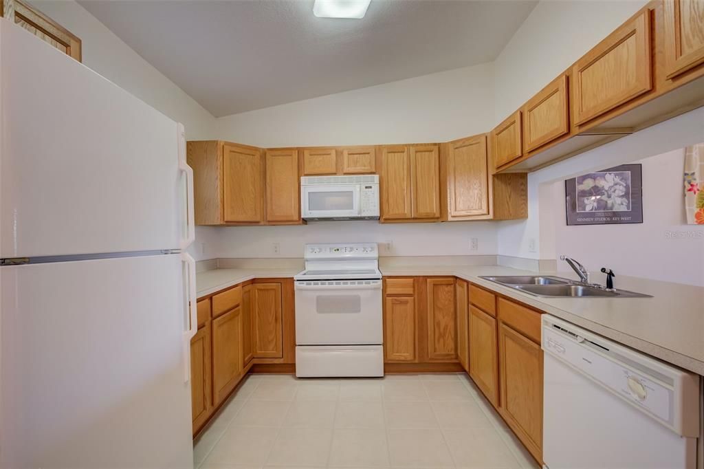 For Sale: $298,000 (2 beds, 2 baths, 1070 Square Feet)
