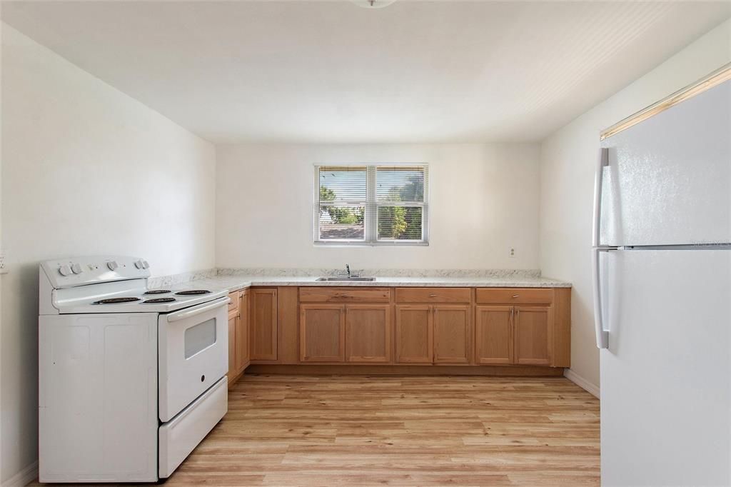 Active With Contract: $215,000 (3 beds, 1 baths, 1510 Square Feet)
