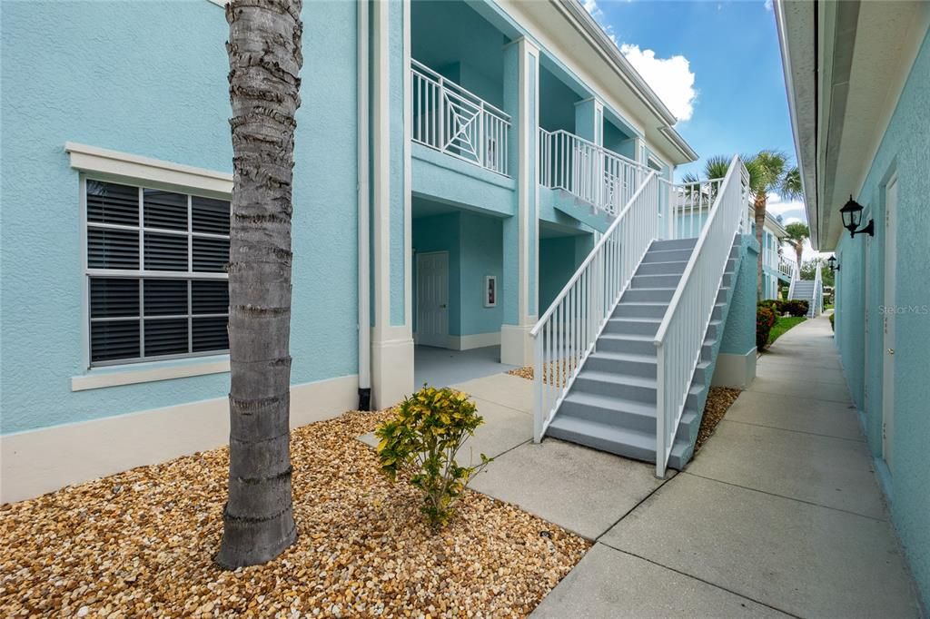 Recently Sold: $275,000 (2 beds, 2 baths, 1168 Square Feet)