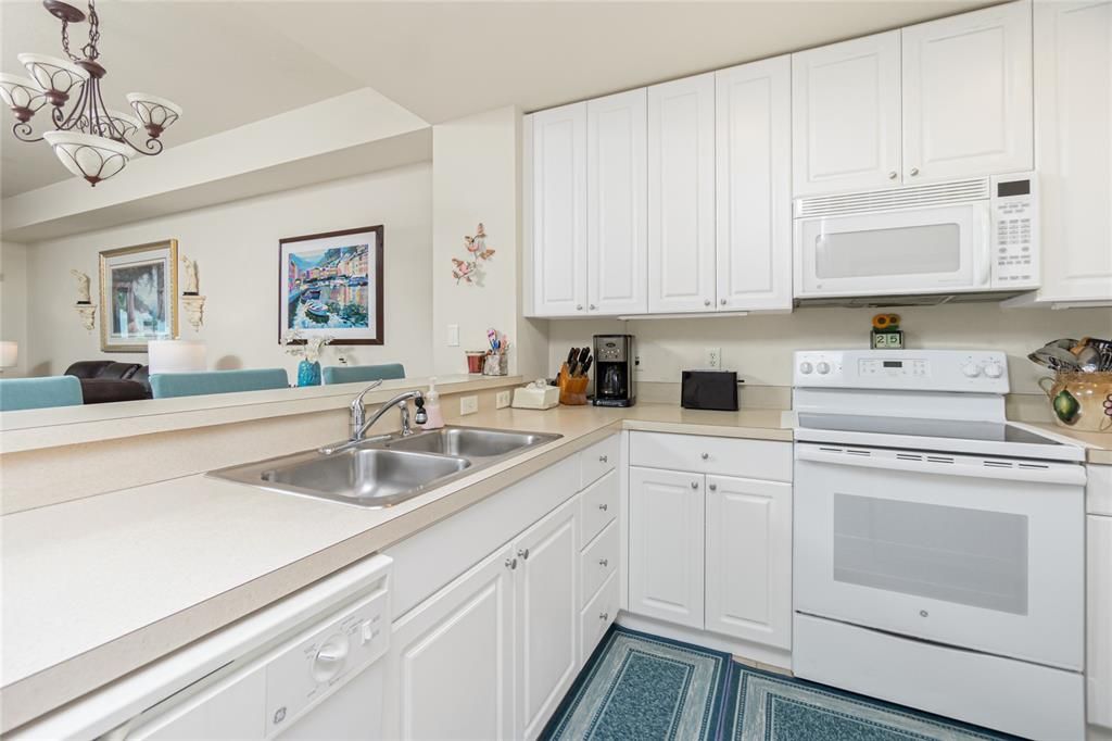 Recently Sold: $275,000 (2 beds, 2 baths, 1168 Square Feet)