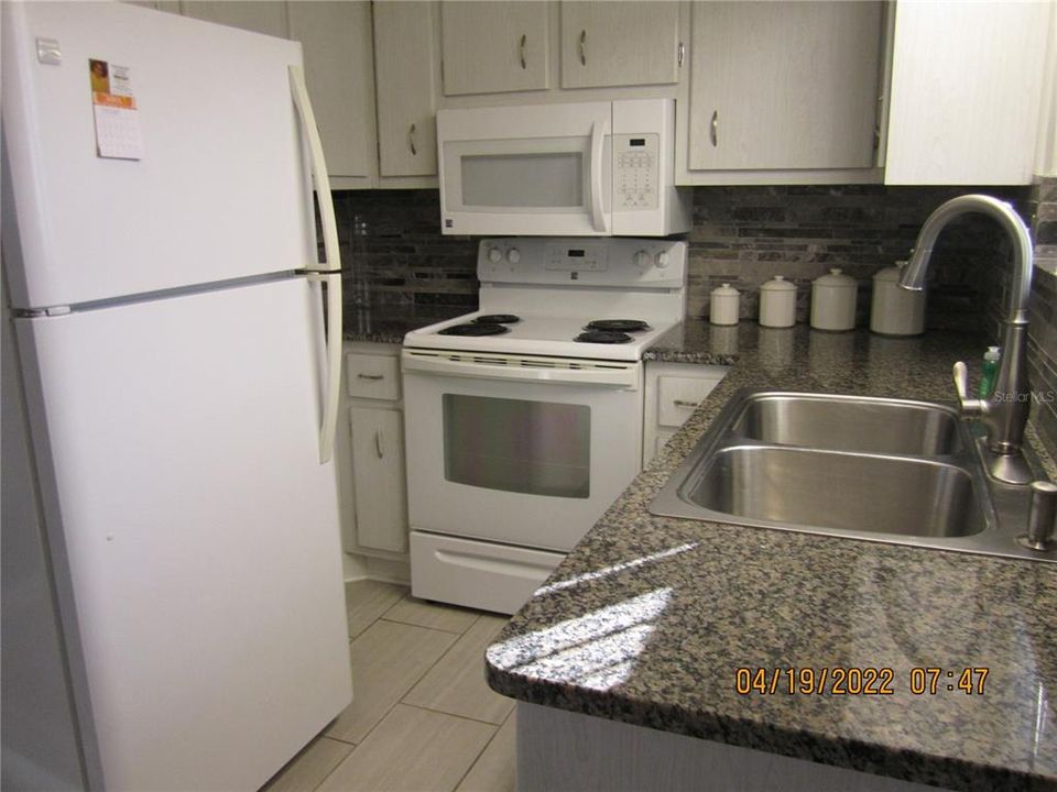 For Rent: $2,100 (2 beds, 1 baths, 880 Square Feet)