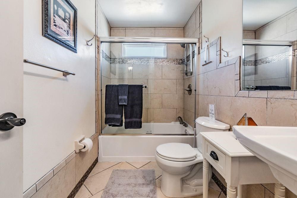 最近租的: $2,400 (2 贝兹, 1 浴室, 1550 平方英尺)
