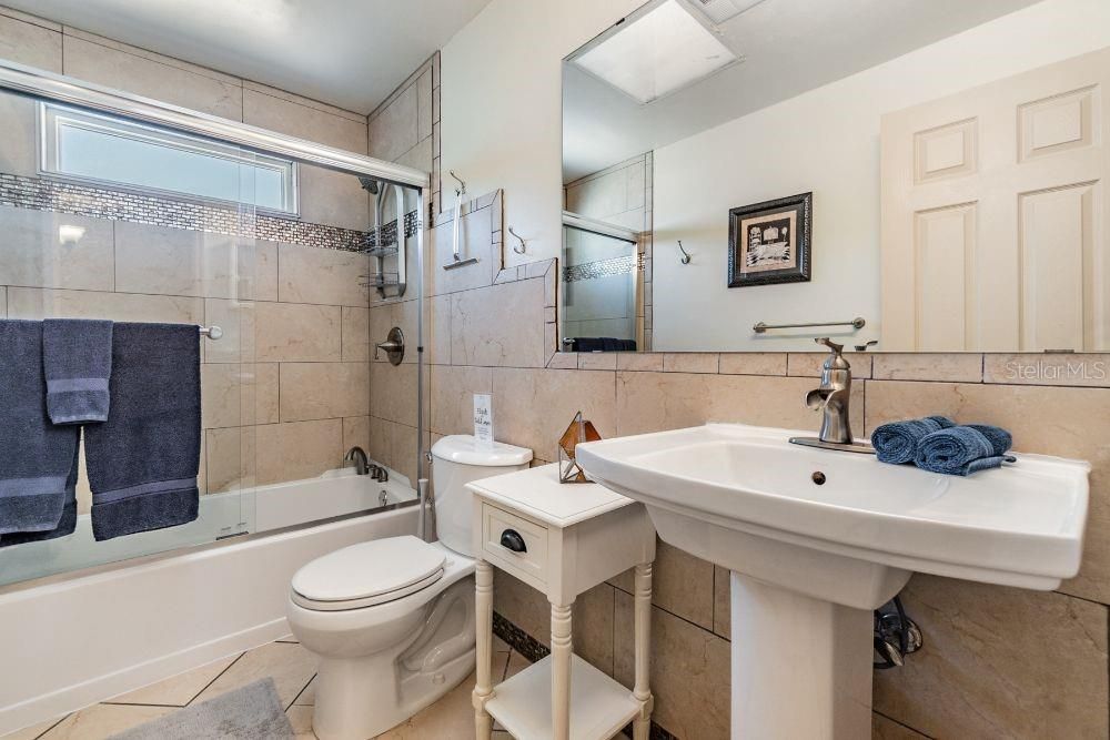 最近租的: $2,400 (2 贝兹, 1 浴室, 1550 平方英尺)