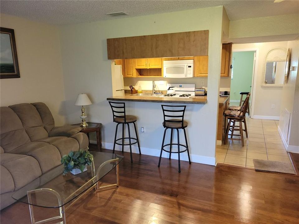 Recently Rented: $1,100 (1 beds, 1 baths, 790 Square Feet)