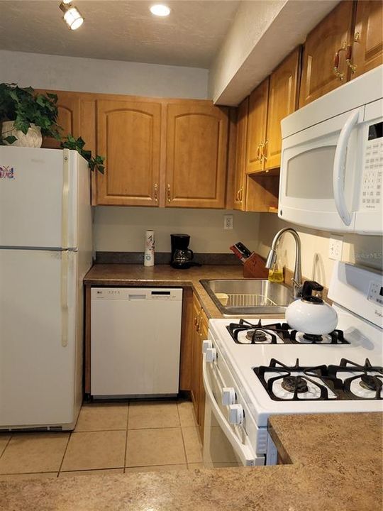 Recently Rented: $1,100 (1 beds, 1 baths, 790 Square Feet)