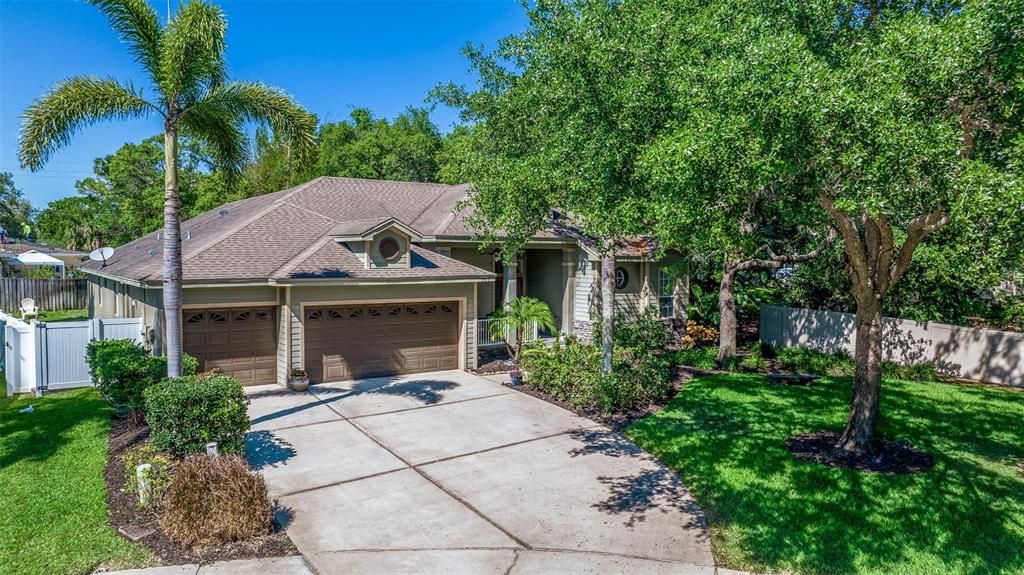 Recently Sold: $775,000 (4 beds, 3 baths, 2454 Square Feet)