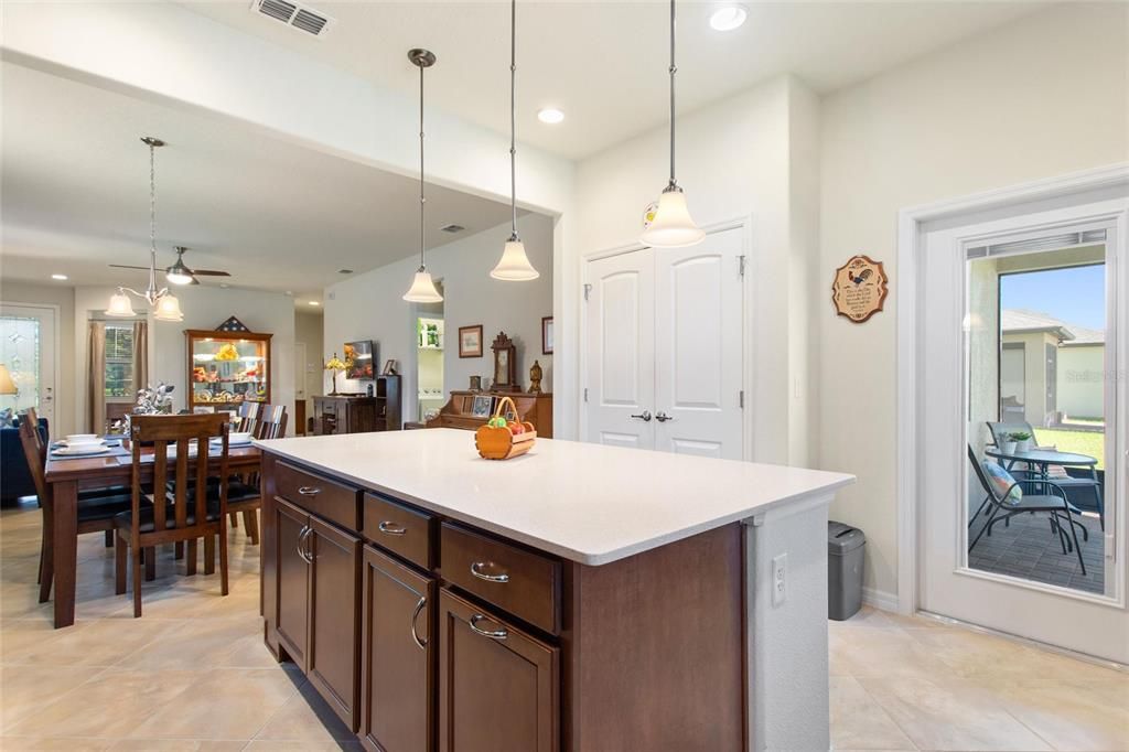 For Sale: $335,400 (2 beds, 2 baths, 1434 Square Feet)