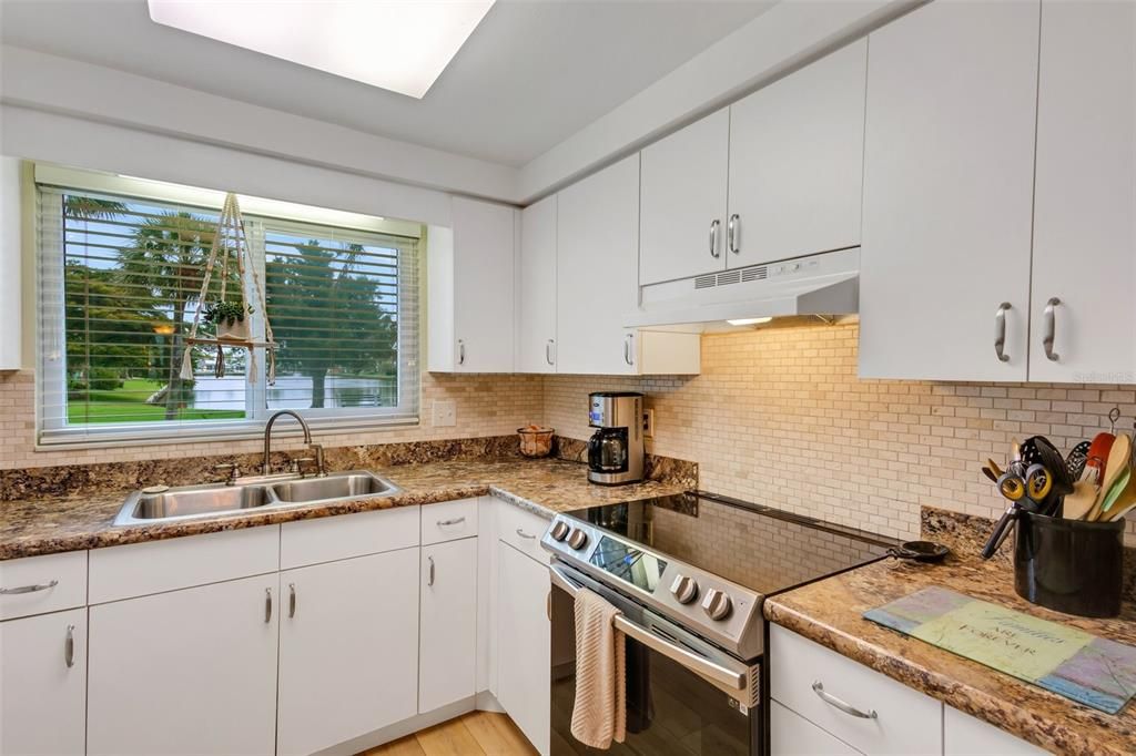 For Sale: $549,000 (2 beds, 2 baths, 1357 Square Feet)