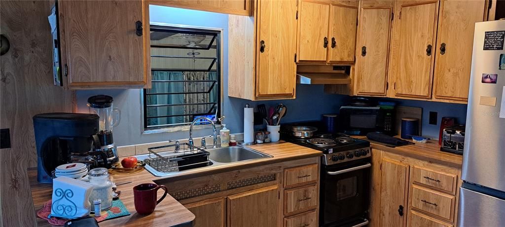 Active With Contract: $89,900 (1 beds, 1 baths, 384 Square Feet)