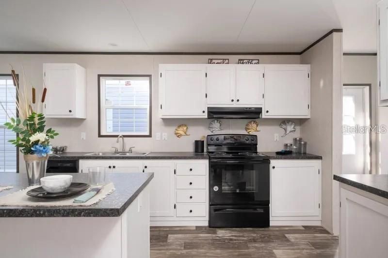 Active With Contract: $209,000 (3 beds, 2 baths, 1456 Square Feet)