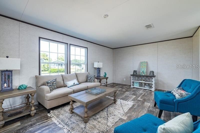 Active With Contract: $209,000 (3 beds, 2 baths, 1456 Square Feet)