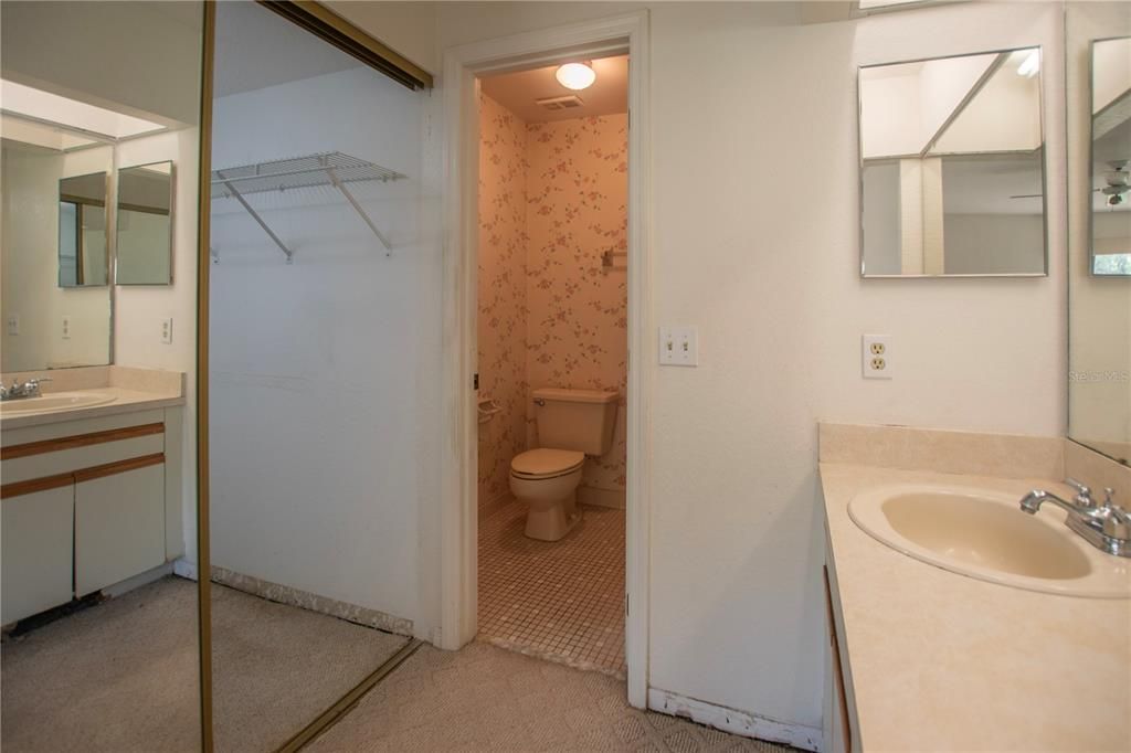 For Sale: $199,000 (2 beds, 2 baths, 935 Square Feet)