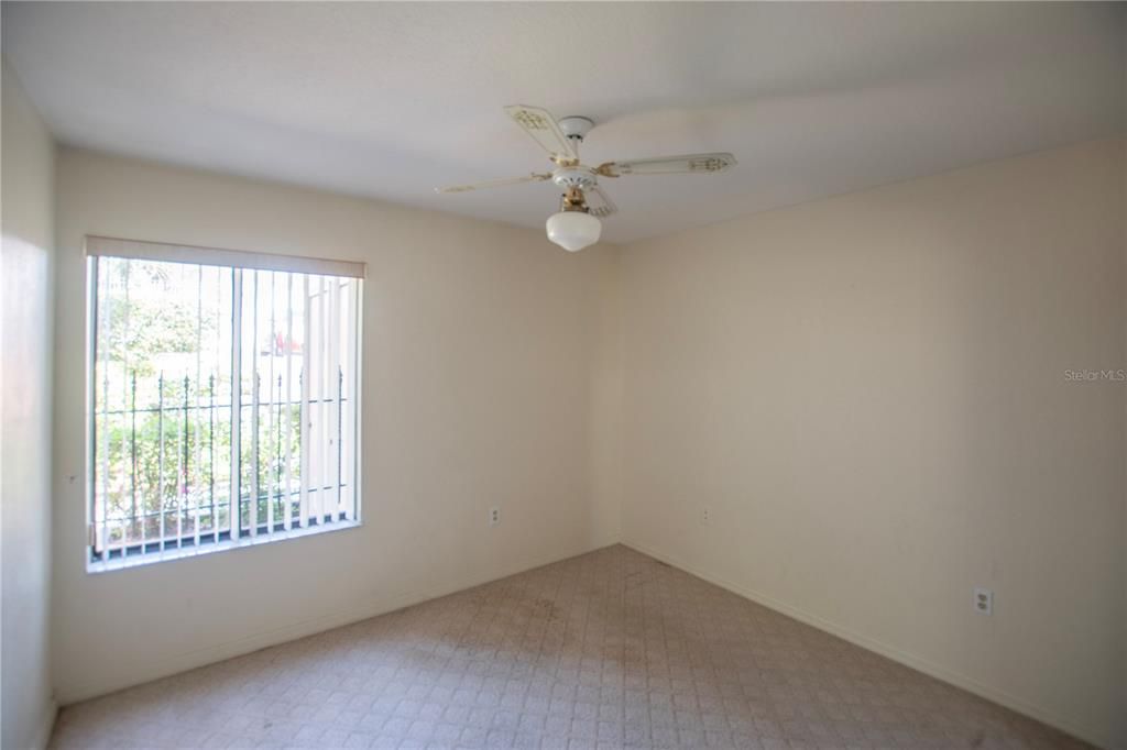 Active With Contract: $199,000 (2 beds, 2 baths, 935 Square Feet)