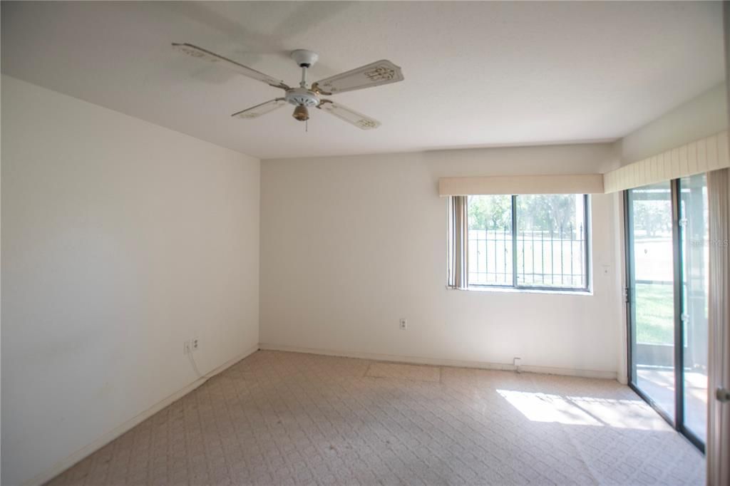 For Sale: $199,000 (2 beds, 2 baths, 935 Square Feet)