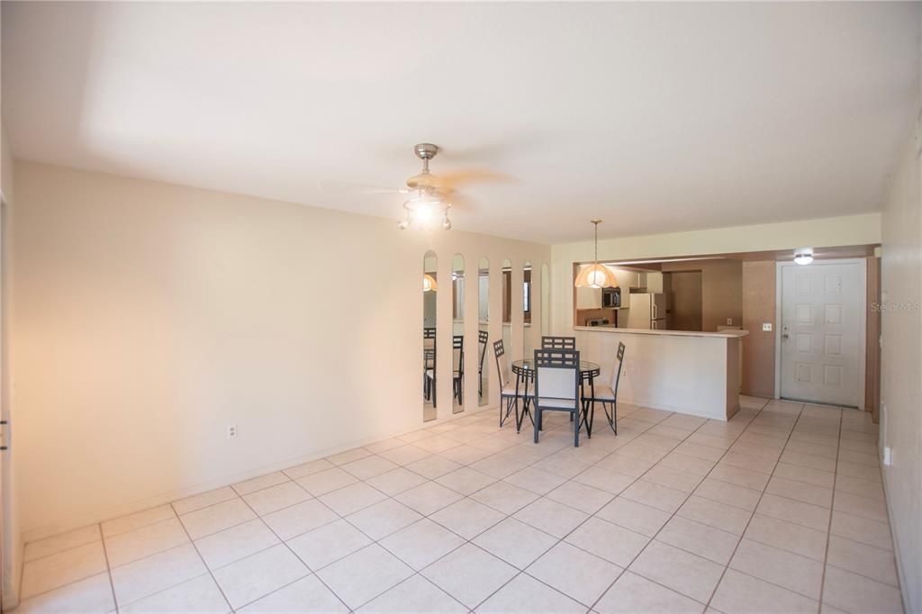 For Sale: $199,000 (2 beds, 2 baths, 935 Square Feet)