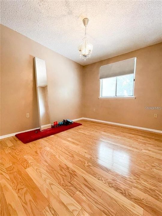 Recently Rented: $1,900 (3 beds, 2 baths, 1216 Square Feet)