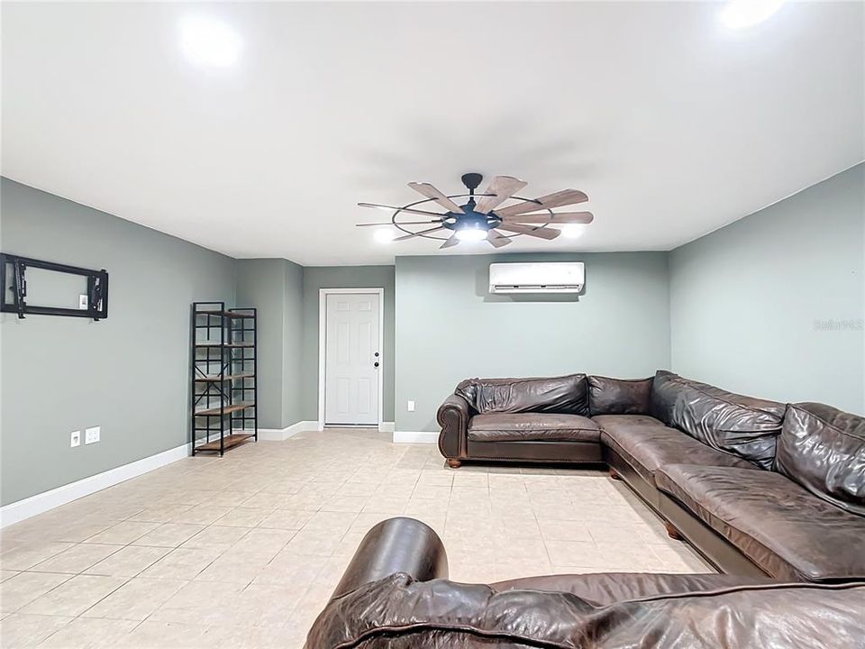 For Sale: $387,500 (3 beds, 3 baths, 2106 Square Feet)