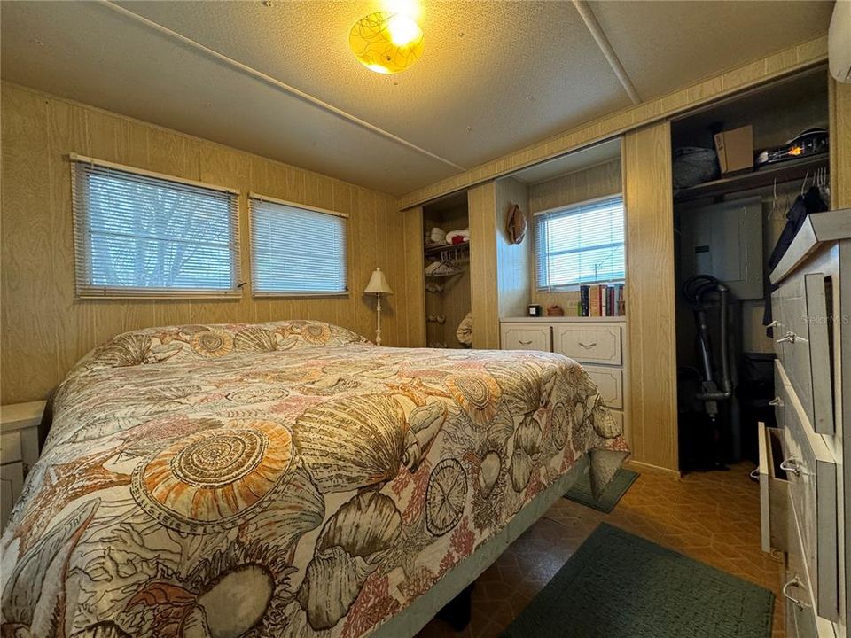 For Sale: $69,000 (1 beds, 1 baths, 420 Square Feet)