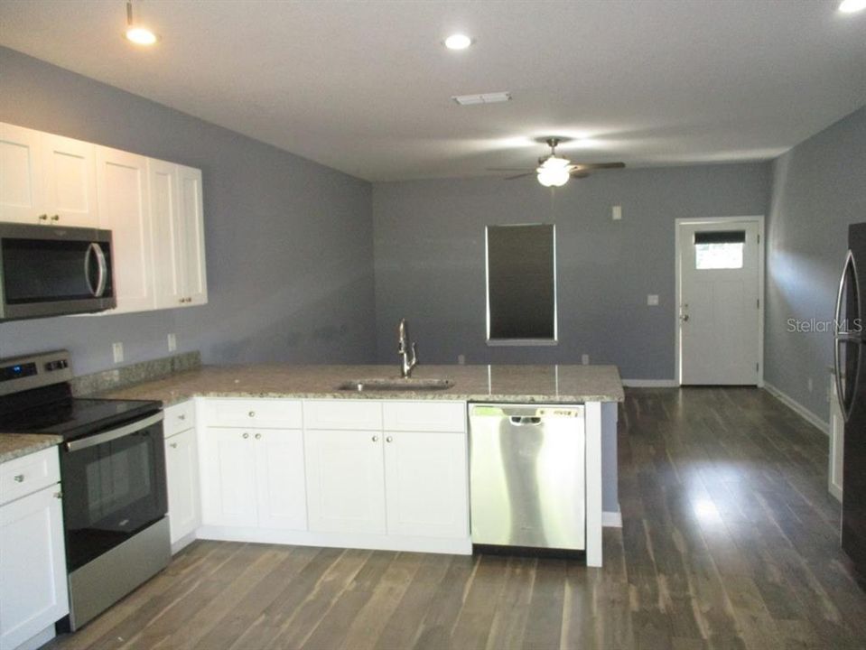 For Sale: $324,900 (3 beds, 2 baths, 1200 Square Feet)