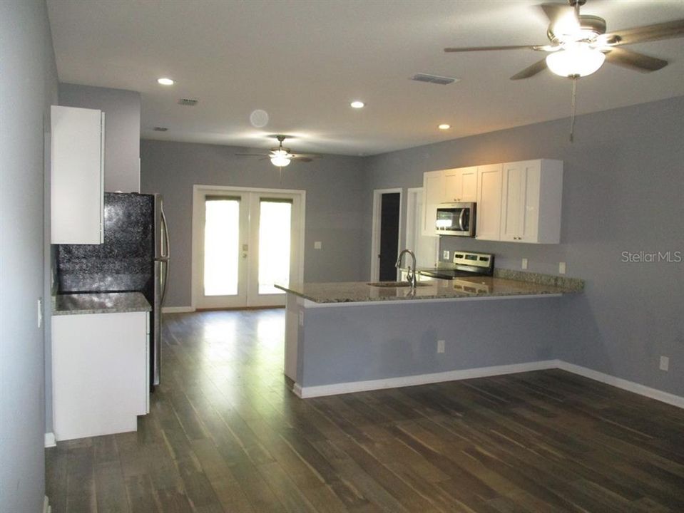 For Sale: $324,900 (3 beds, 2 baths, 1200 Square Feet)