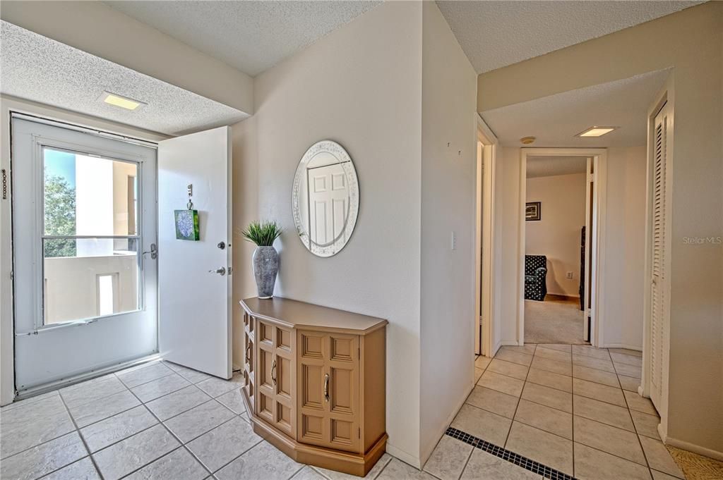 Active With Contract: $179,000 (2 beds, 2 baths, 1008 Square Feet)