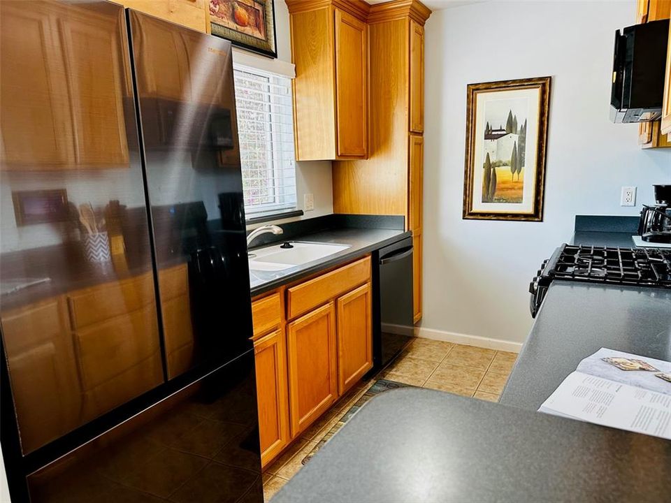 For Sale: $375,000 (1 beds, 1 baths, 625 Square Feet)