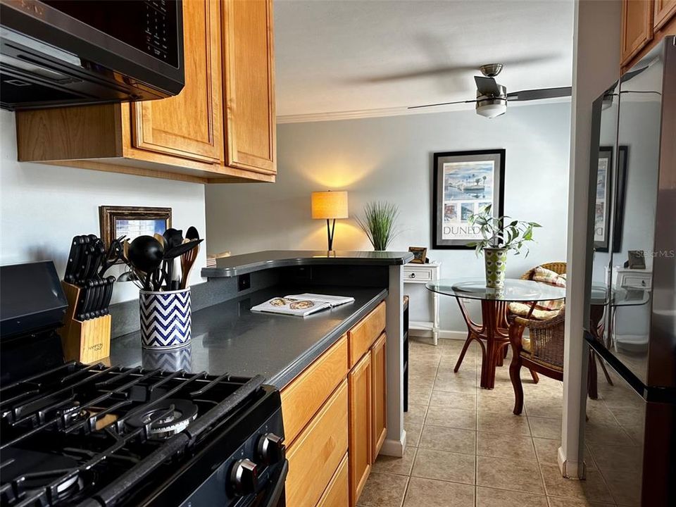 For Sale: $375,000 (1 beds, 1 baths, 625 Square Feet)