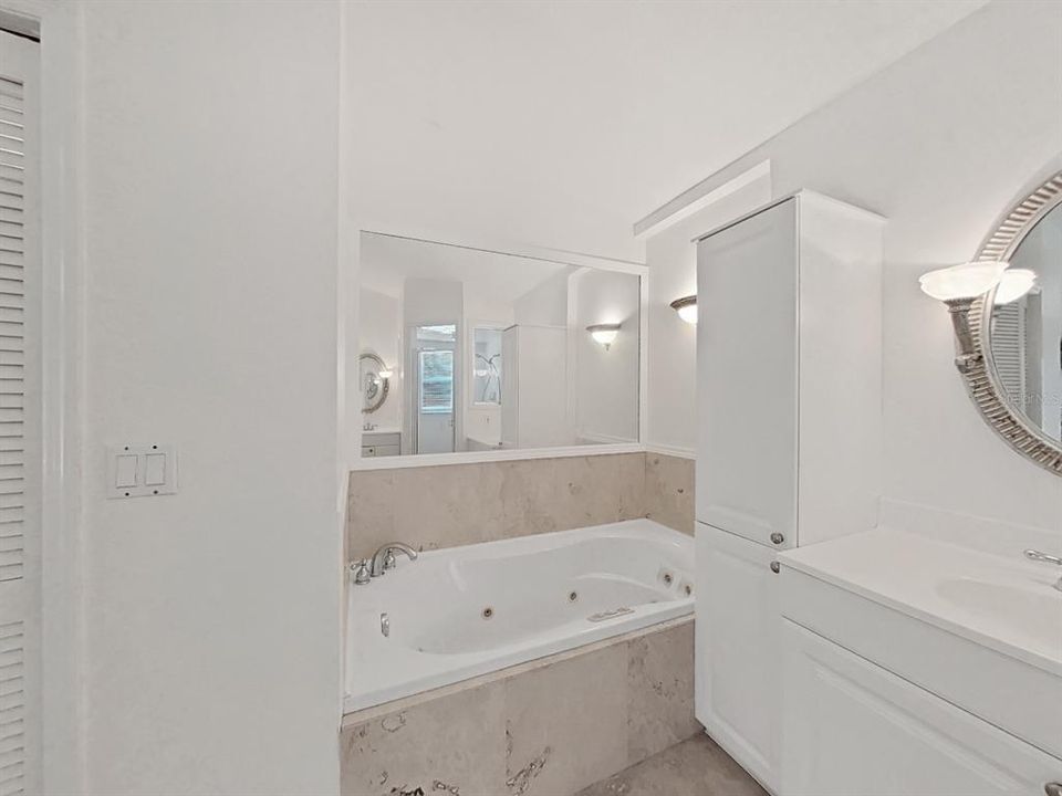 最近售出: $425,000 (3 贝兹, 2 浴室, 2075 平方英尺)