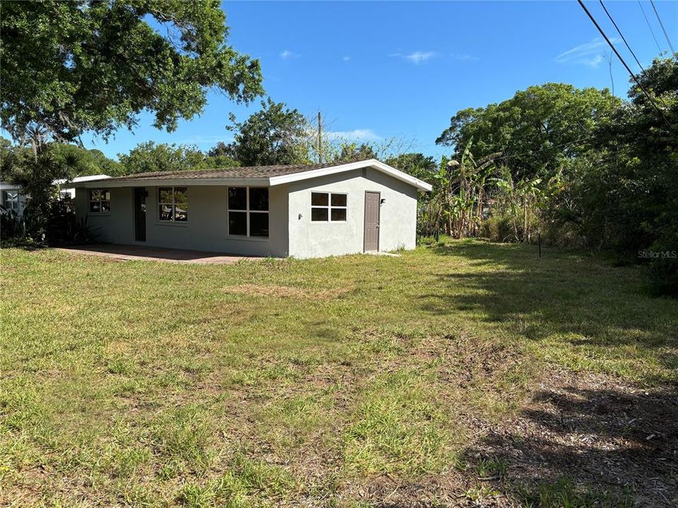 For Sale: $295,000 (3 beds, 2 baths, 984 Square Feet)