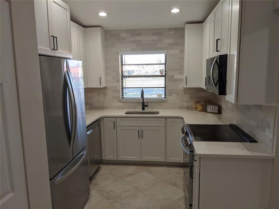 Recently Sold: $264,900 (2 beds, 2 baths, 1098 Square Feet)