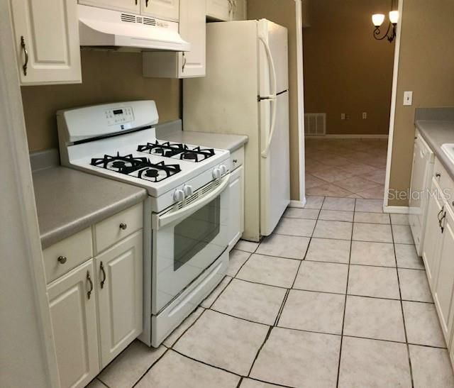 Active With Contract: $249,000 (2 beds, 1 baths, 1184 Square Feet)