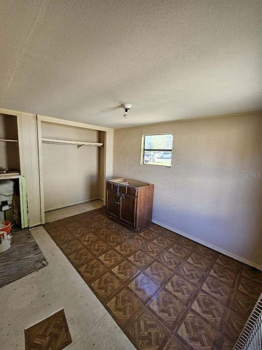 For Sale: $119,000 (2 beds, 1 baths, 872 Square Feet)