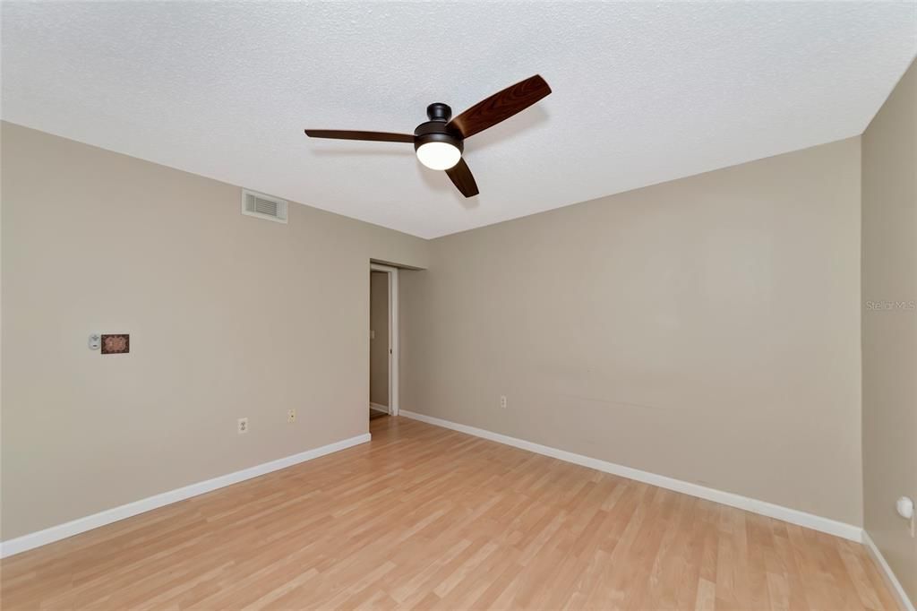 Active With Contract: $189,000 (2 beds, 2 baths, 1014 Square Feet)