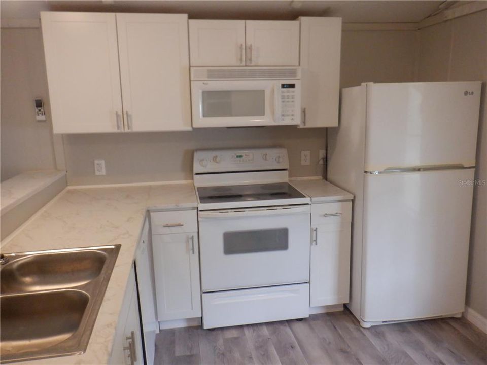 Active With Contract: $98,000 (2 beds, 1 baths, 784 Square Feet)