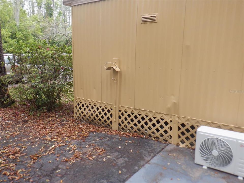 Active With Contract: $98,000 (2 beds, 1 baths, 784 Square Feet)