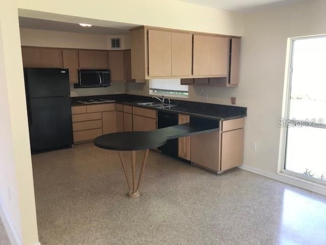 For Rent: $2,450 (3 beds, 2 baths, 2068 Square Feet)