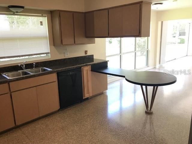 For Rent: $2,450 (3 beds, 2 baths, 2068 Square Feet)