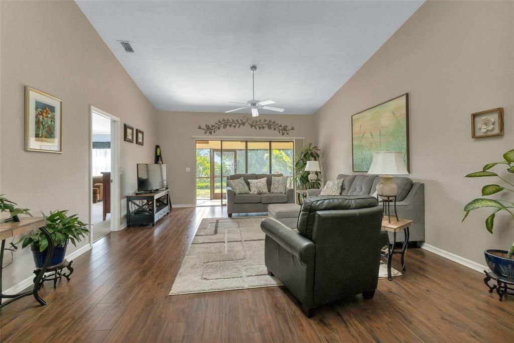 Recently Sold: $349,900 (3 beds, 2 baths, 1631 Square Feet)