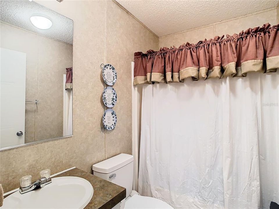 最近售出: $200,000 (3 贝兹, 2 浴室, 1246 平方英尺)
