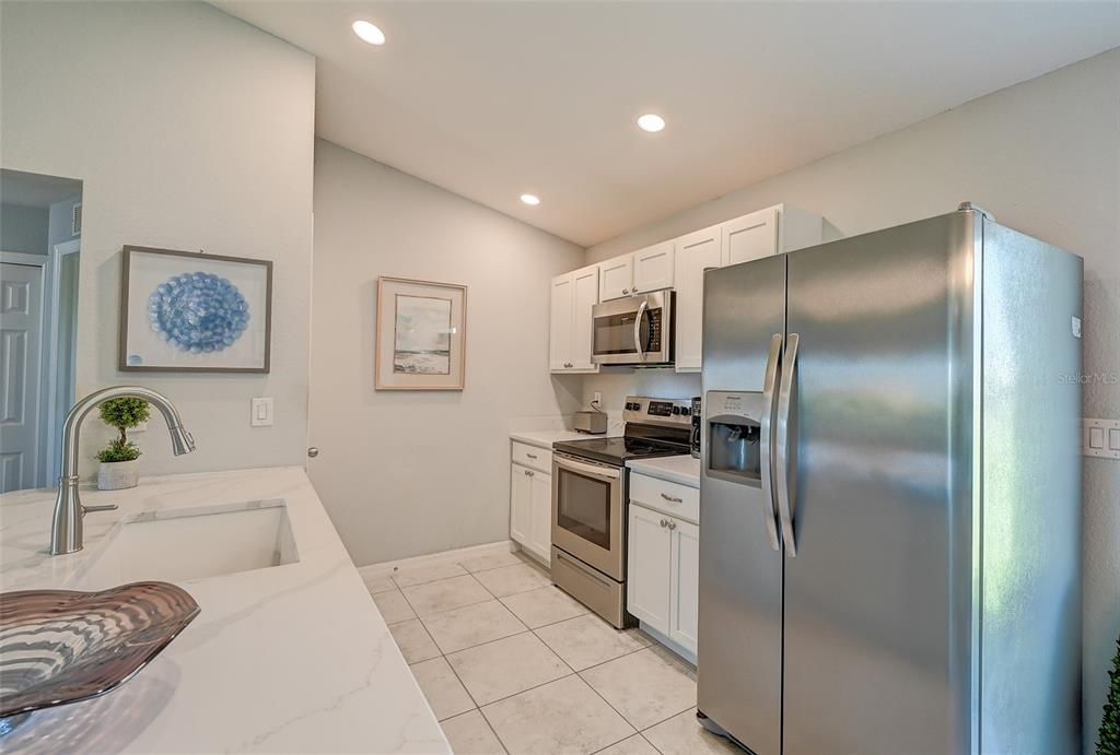 Active With Contract: $309,900 (3 beds, 2 baths, 1286 Square Feet)