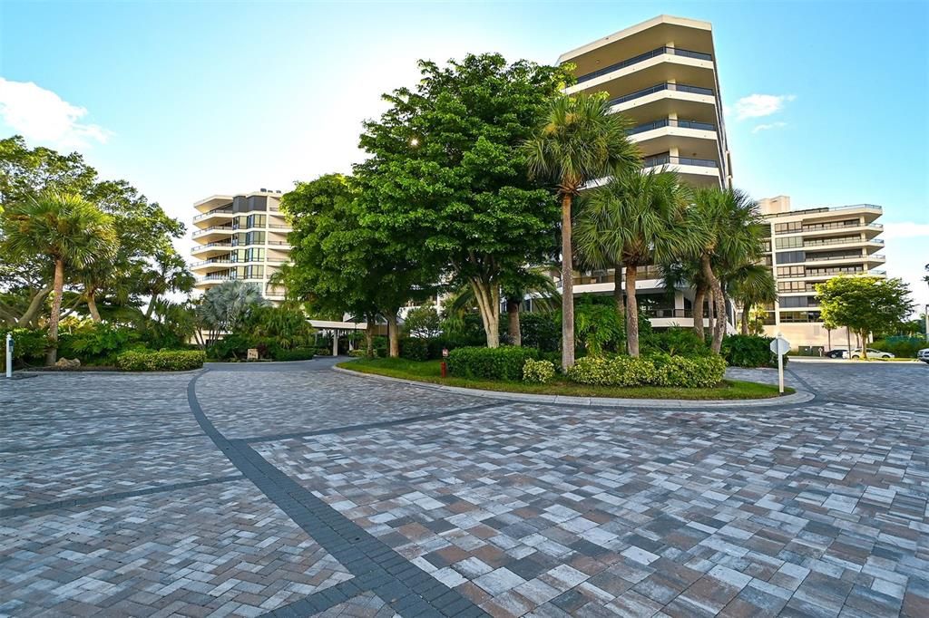 Recently Sold: $2,800,000 (2 beds, 2 baths, 2580 Square Feet)