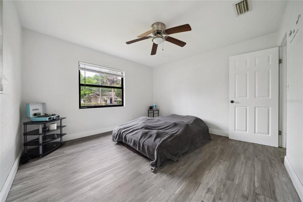 Active With Contract: $235,000 (3 beds, 1 baths, 1181 Square Feet)