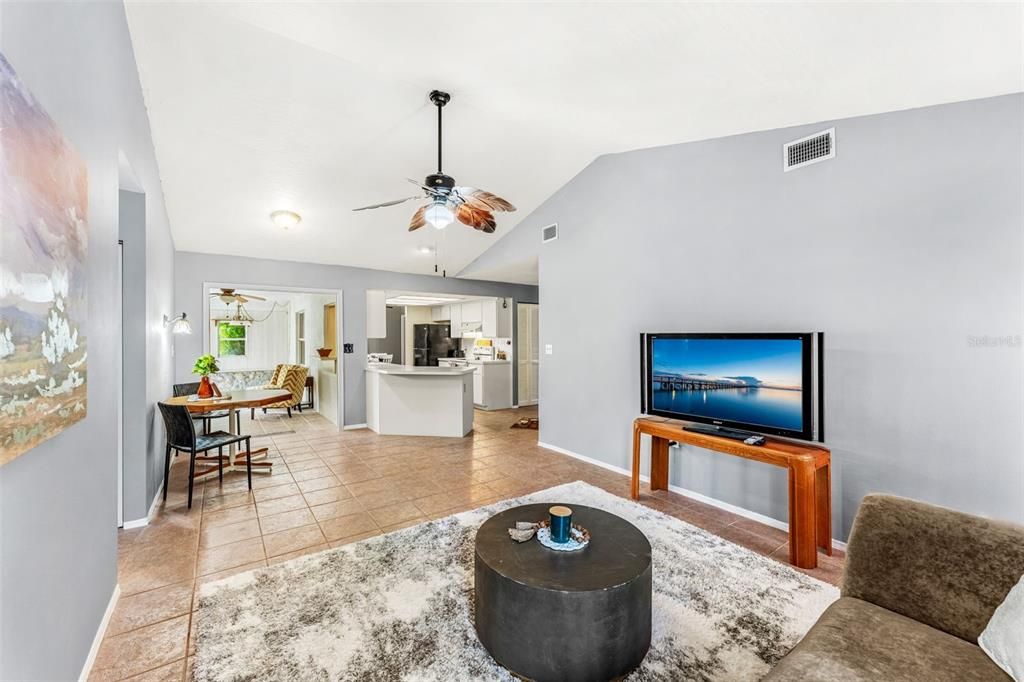 Active With Contract: $350,000 (3 beds, 2 baths, 1673 Square Feet)
